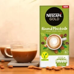 Nescafé Gold Almond Macchiato Oploskoffie - 6 Doosjes à 6 Zakjes 11 Nescafé Gold Almond Macchiato Oploskoffie - 6 Doosjes à 6 Zakjes -Koffie Drinken Winkel 1200x1200 227