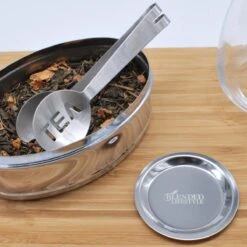 Theezeef Met Handvat Inclusief Lekplaatje En Kruiden Knijper - Thee Ei Voor Losse Thee - Theefilter Voor Losse Thee - Thee Infuser -Koffie Drinken Winkel 1200x1200 278