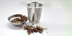Theefilter RVS - Theezeef Losse Thee Voor Kop Of Hele Pot Met Houder En Lekbakje -Koffie Drinken Winkel 1200x601