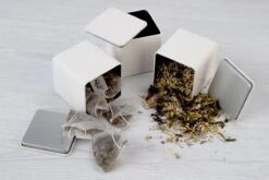 Theedoos Van ZENZYTEA® - Bamboe - Theedoos 9 Vaks - Inclusief 3 Theeblikken Voor Losse Thee - Geschikt Voor Grote & Kleine Theezakjes - Vierkant - Grote Vakken - Luxe Verpakking - Cadeau 14 Theedoos Van ZENZYTEA® - Bamboe - Theedoos 9 Vaks - Inclusief 3 Theeblikken Voor Losse Thee - Geschikt Voor Grote & Kleine Theezakjes - Vierkant - Grote Vakken - Luxe Verpakking - Cadeau -Koffie Drinken Winkel 1200x800 33