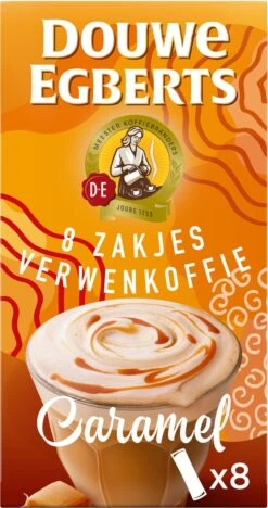Douwe Egberts Verwenkoffie Latte Caramel Oploskoffie - 5 X 8 Zakjes -Koffie Drinken Winkel 633x1200 1